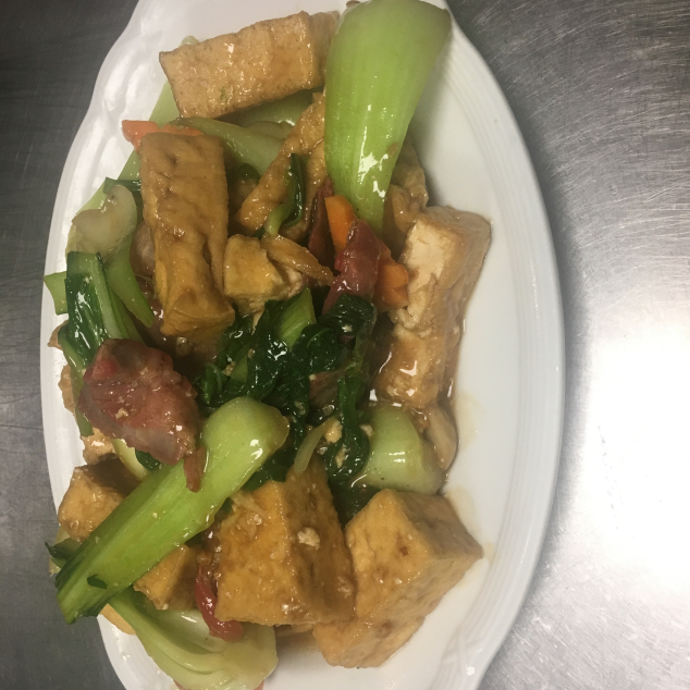 豆腐白菜叉烧Tofu met pak-choi en  cha sieuw met witte rijst